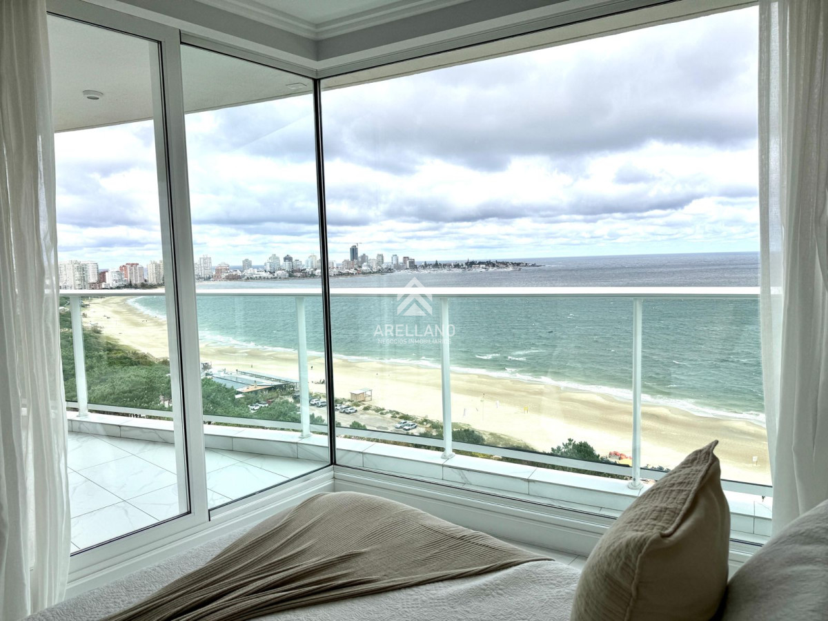 Apartamento ID.5712 - Venta apartamento 4 suites frente al mar Playa Mansa, Punta del Este 
