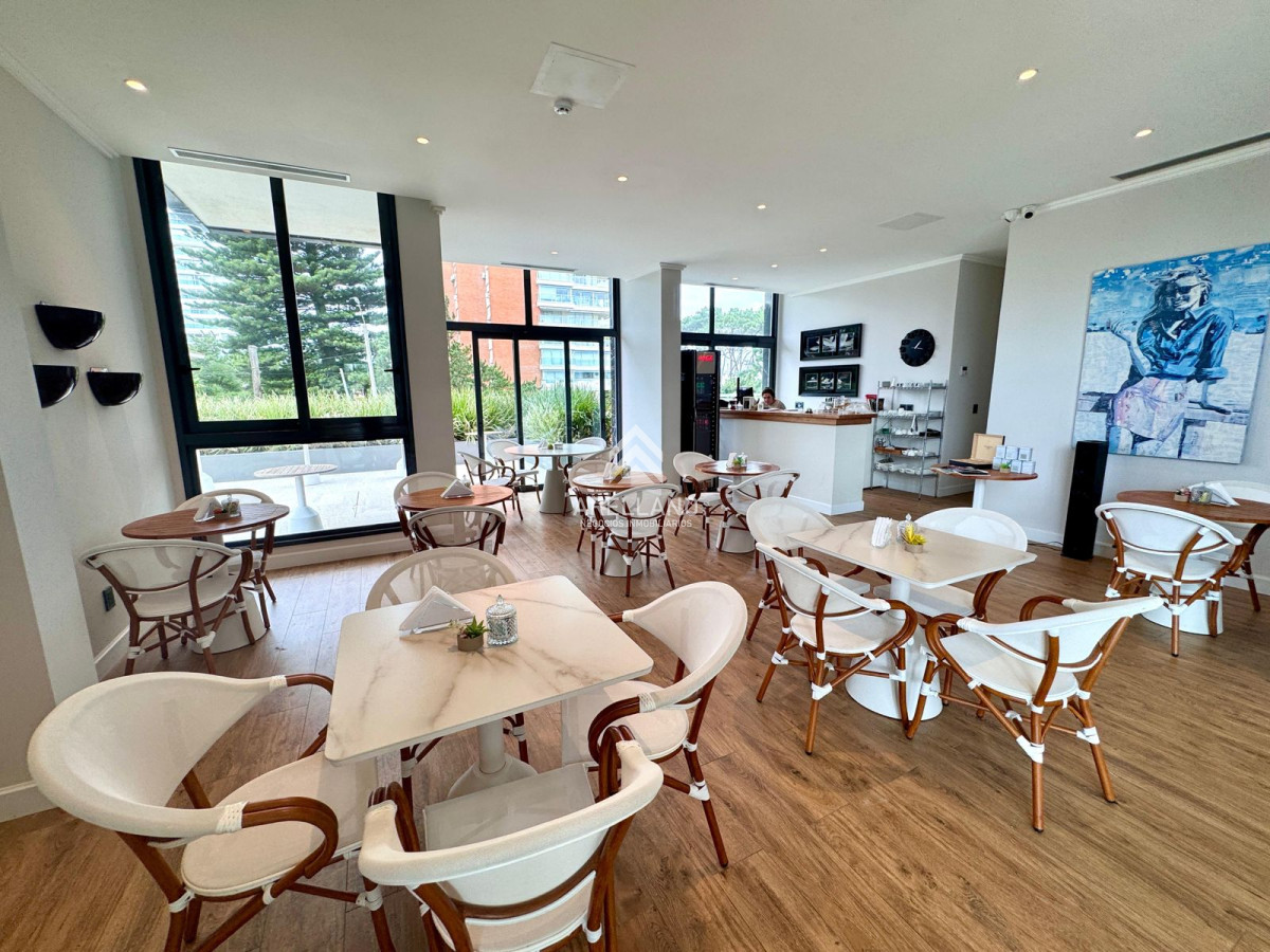 Apartamento ID.5712 - Venta apartamento 4 suites frente al mar Playa Mansa, Punta del Este 