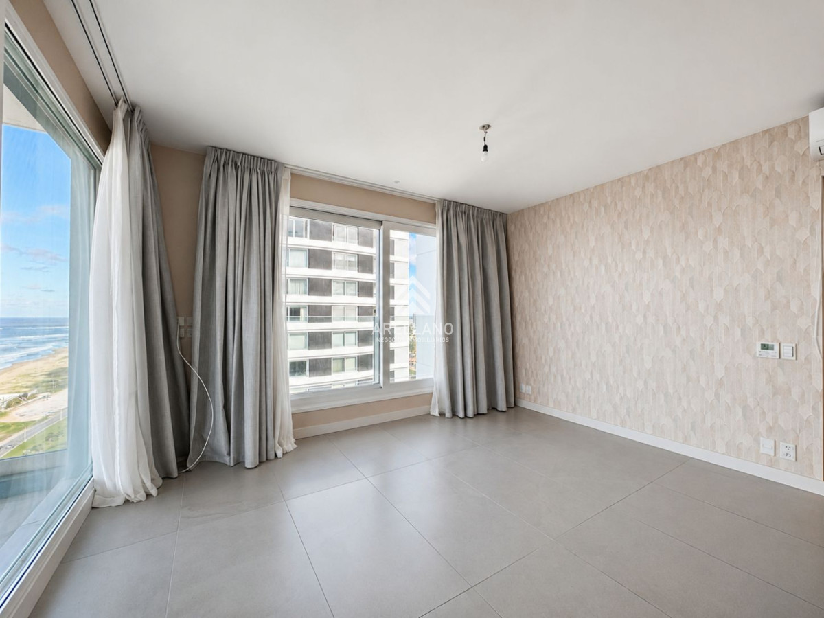 Apartamento ID.6354 - Venta apartamento 4 dormitorios  en suite en Le Parc III, Playa Brava Punta del Este.