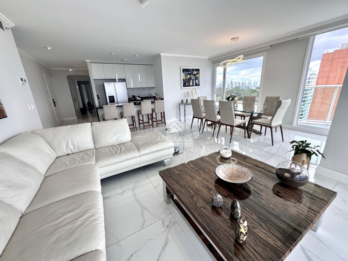 Apartamento ID.5712 - Venta apartamento 4 suites frente al mar Playa Mansa, Punta del Este 