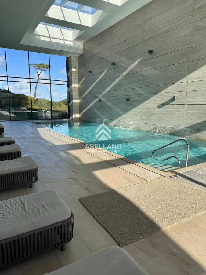 Apartamento ID.5712 - Venta apartamento 4 suites frente al mar Playa Mansa, Punta del Este 