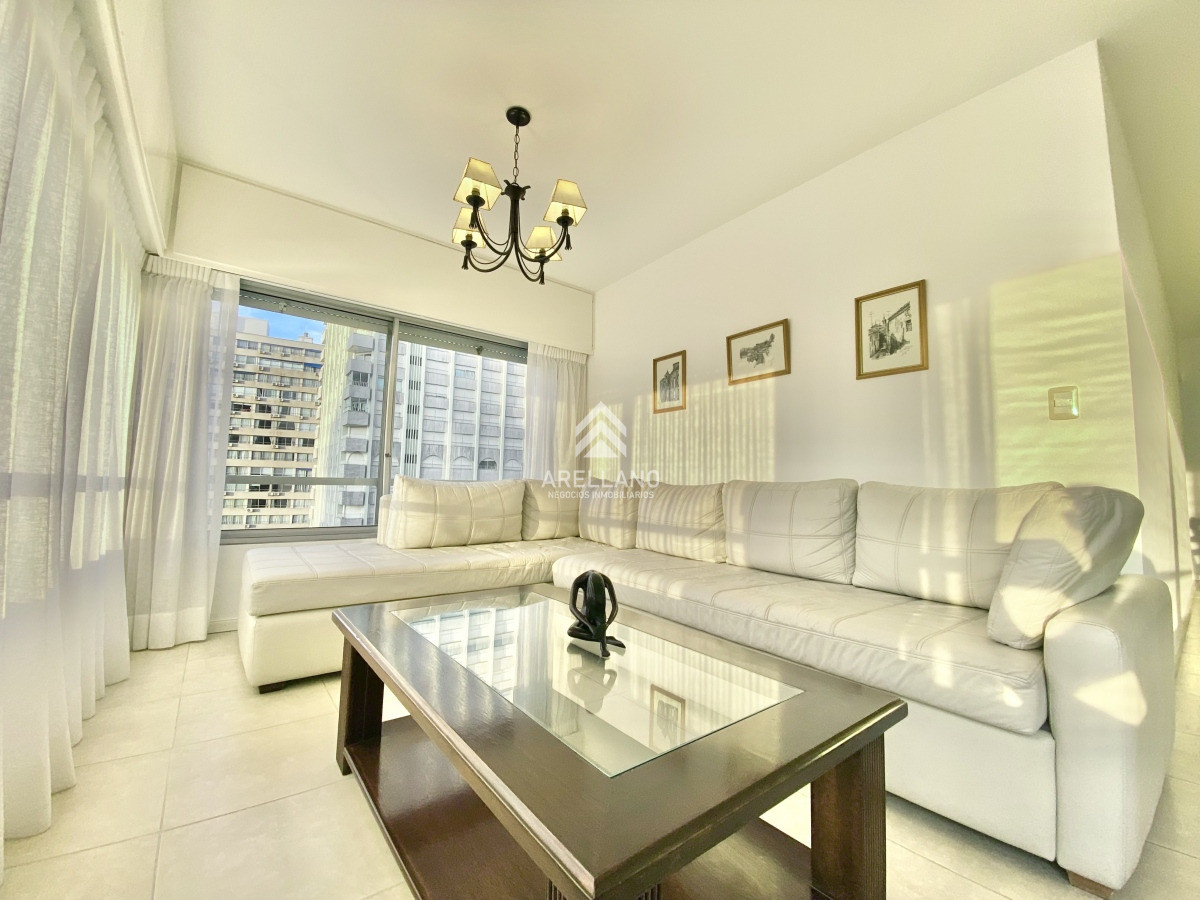 Apartamento ID.2796 - Venta apartamento de 2 dormitorios en Península, Punta del Este