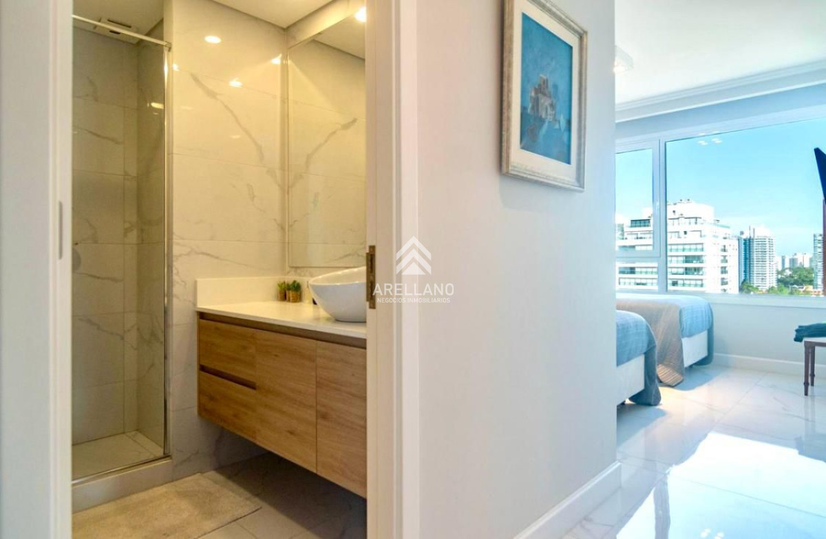 Apartamento ID.5712 - Venta apartamento 4 suites frente al mar Playa Mansa, Punta del Este 