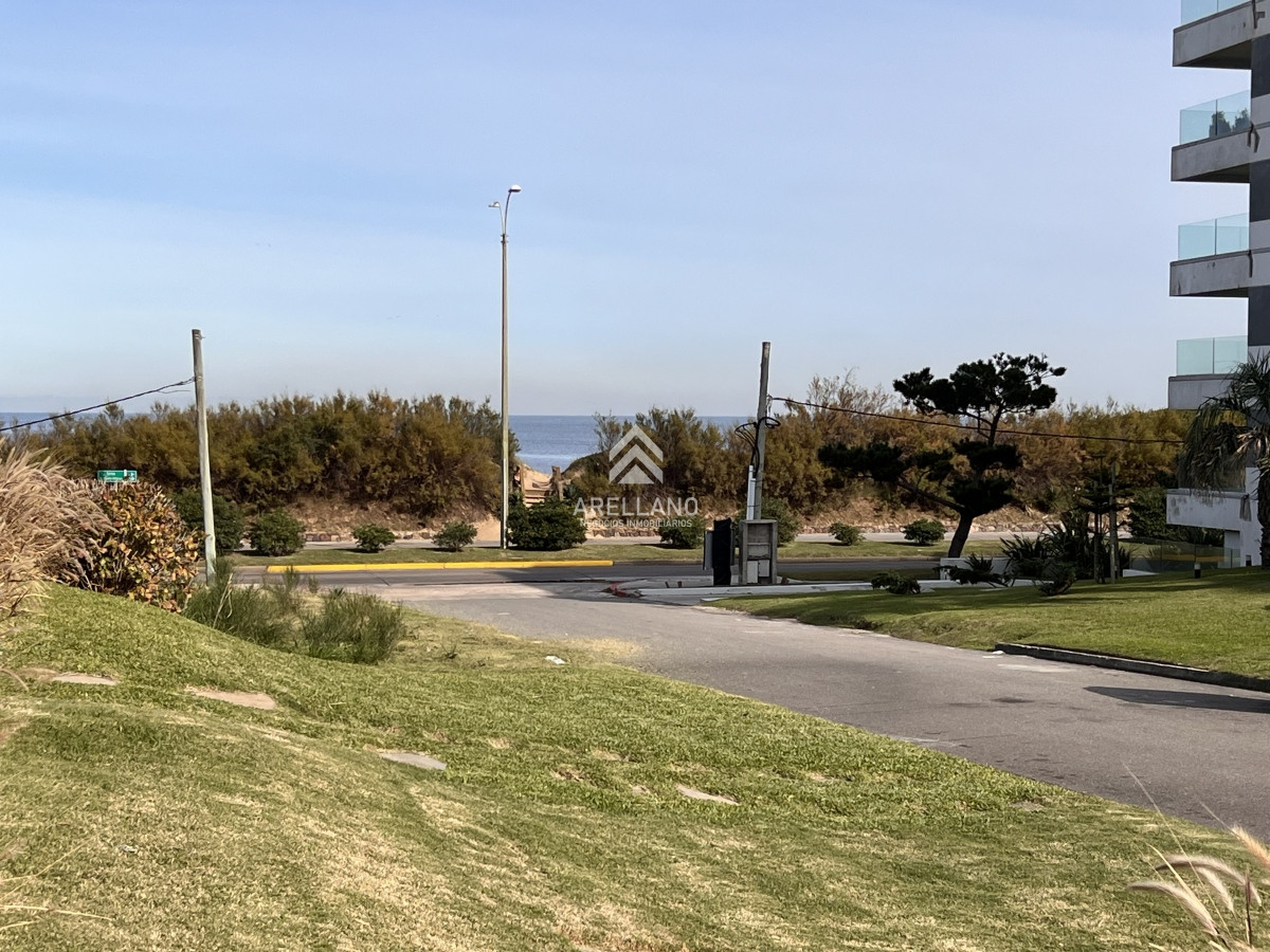 Apartamento ID.2168 - Venta apartamento 3 dormtiorios en Playa Mansa