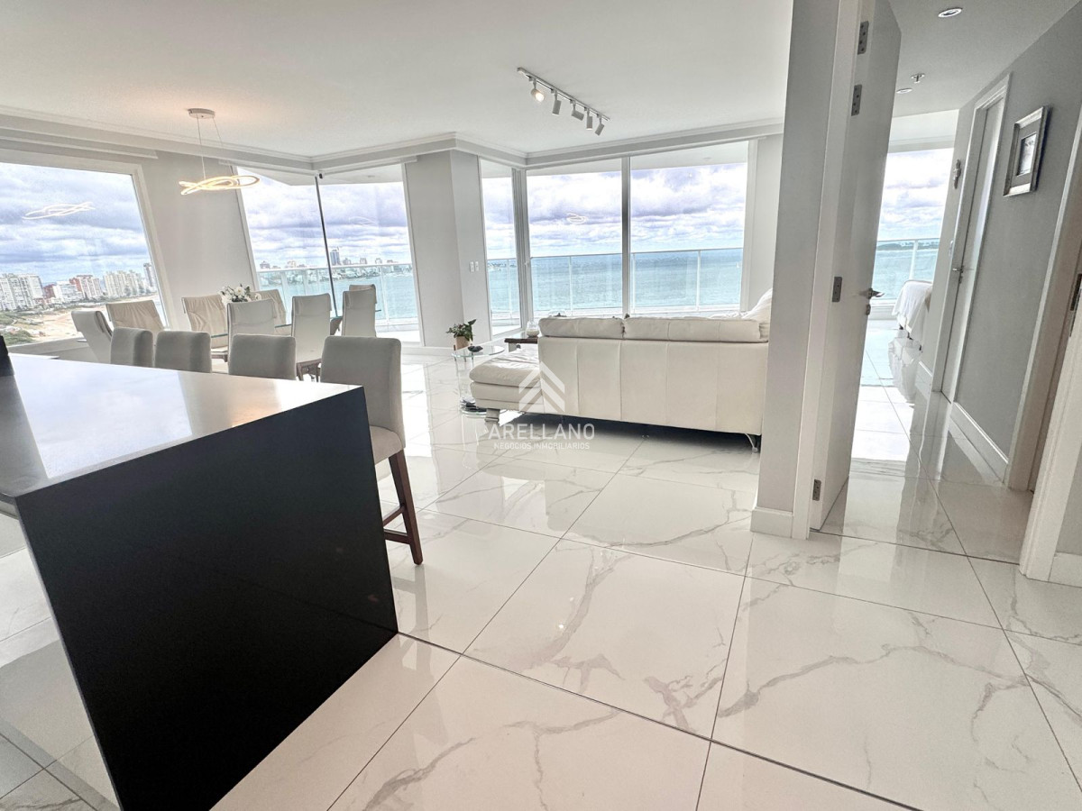 Apartamento ID.5712 - Venta apartamento 4 suites frente al mar Playa Mansa, Punta del Este 