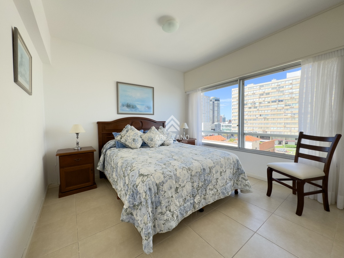 Apartamento ID.2796 - Venta apartamento de 2 dormitorios en Península, Punta del Este