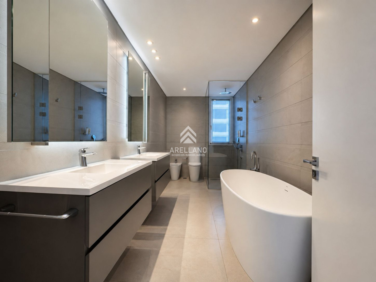 Apartamento ID.6354 - Venta apartamento 4 dormitorios  en suite en Le Parc III, Playa Brava Punta del Este.