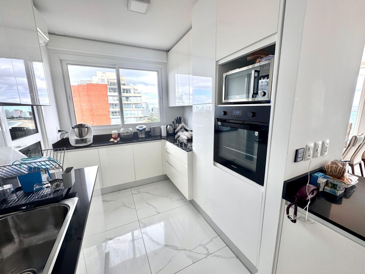 Apartamento ID.5712 - Venta apartamento 4 suites frente al mar Playa Mansa, Punta del Este 