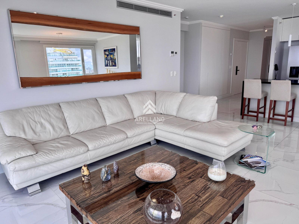 Apartamento ID.5712 - Venta apartamento 4 suites frente al mar Playa Mansa, Punta del Este 