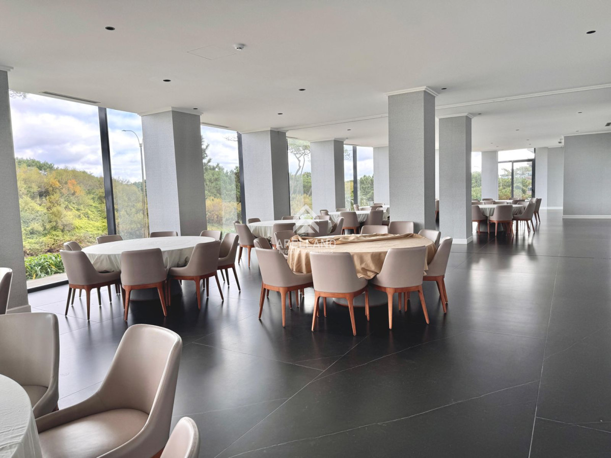 Apartamento ID.5712 - Venta apartamento 4 suites frente al mar Playa Mansa, Punta del Este 