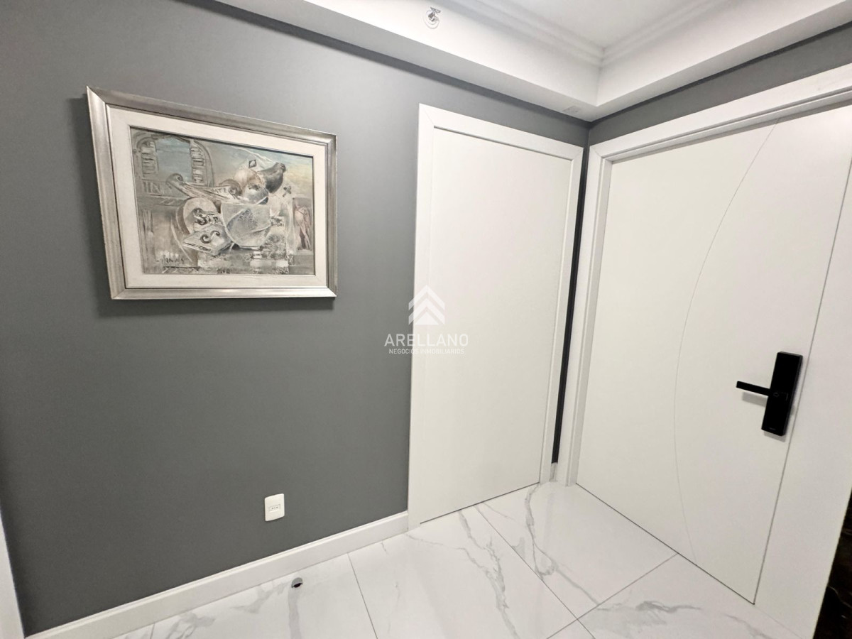 Apartamento ID.5712 - Venta apartamento 4 suites frente al mar Playa Mansa, Punta del Este 