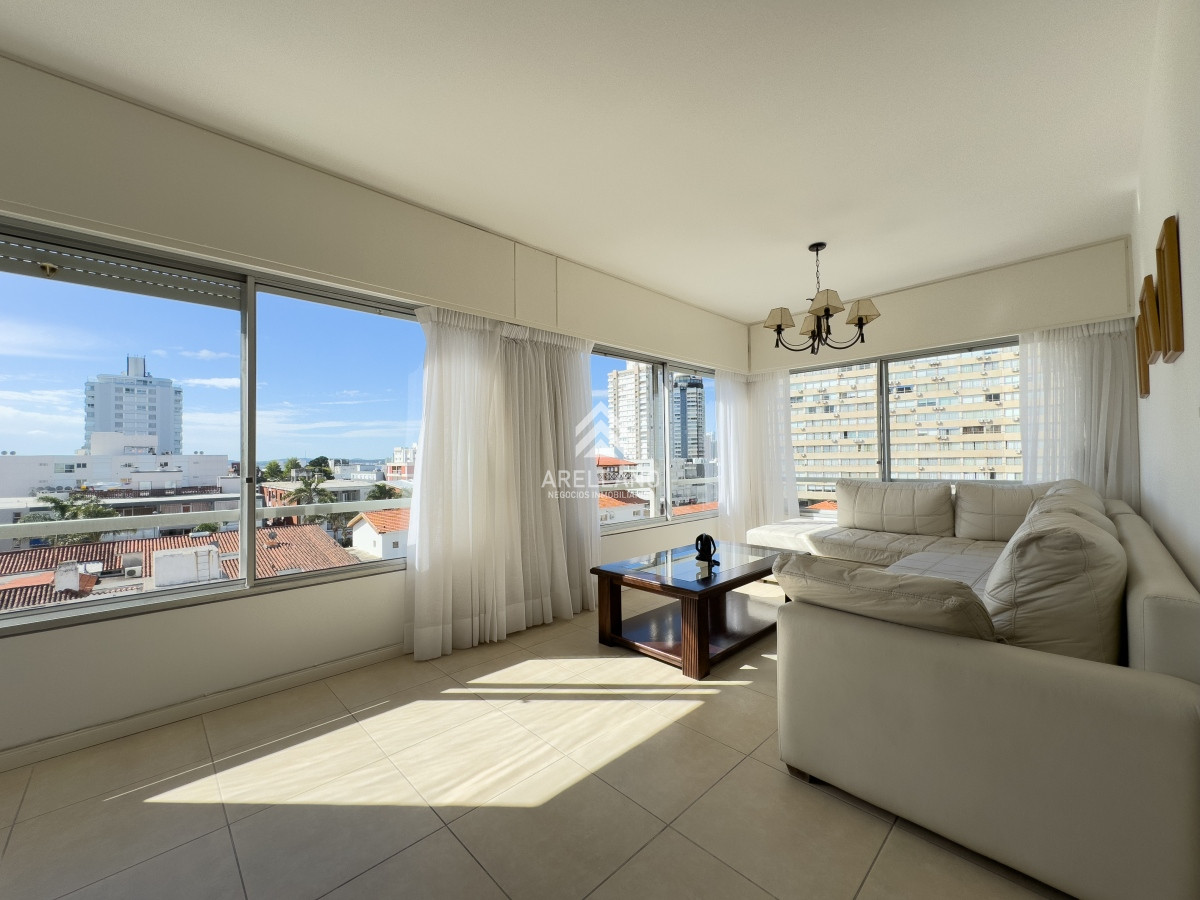Apartamento ID.2796 - Venta apartamento de 2 dormitorios en Península, Punta del Este