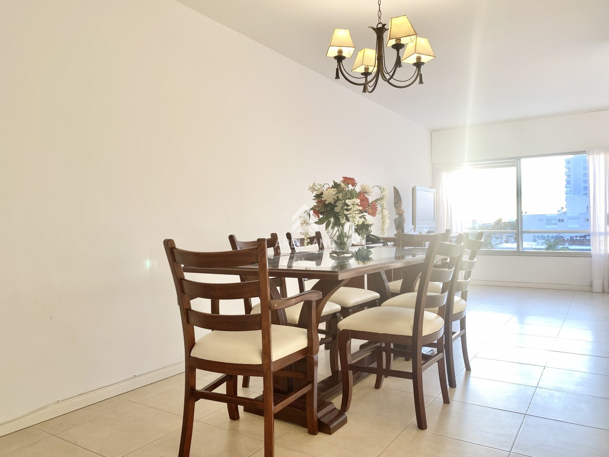 Apartamento ID.2796 - Venta apartamento de 2 dormitorios en Península, Punta del Este