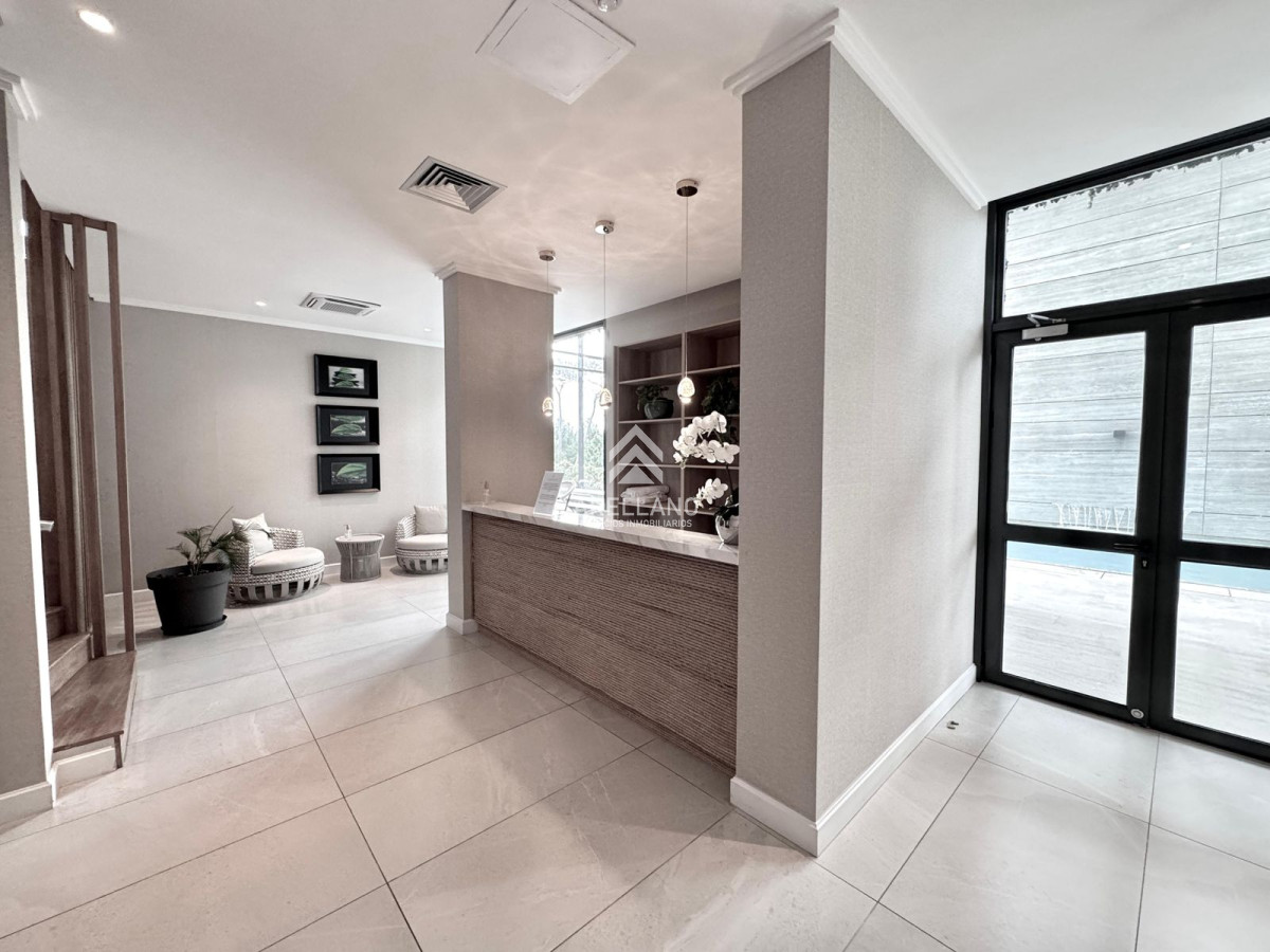 Apartamento ID.5712 - Venta apartamento 4 suites frente al mar Playa Mansa, Punta del Este 