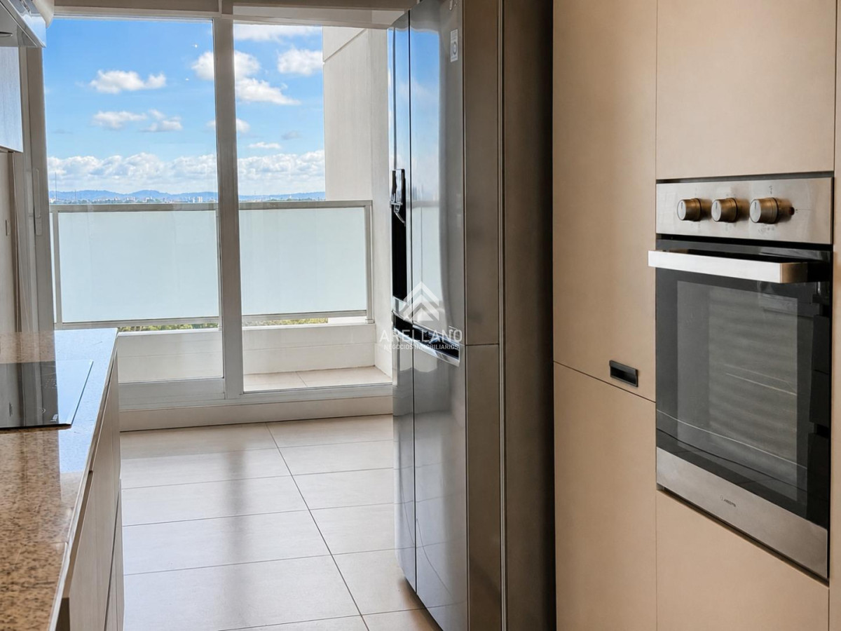 Apartamento ID.6354 - Venta apartamento 4 dormitorios  en suite en Le Parc III, Playa Brava Punta del Este.