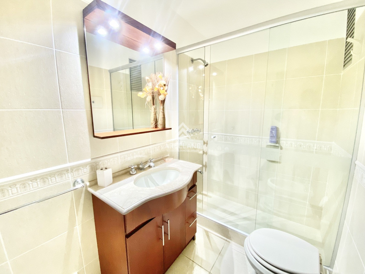 Apartamento ID.2796 - Venta apartamento de 2 dormitorios en Península, Punta del Este