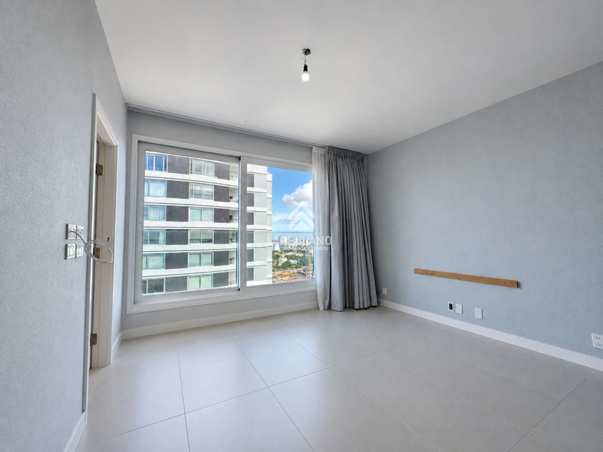 Apartamento ID.6354 - Venta apartamento 4 dormitorios  en suite en Le Parc III, Playa Brava Punta del Este.