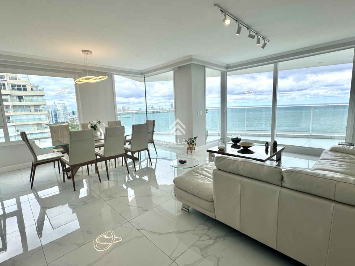 Apartamento ID.5712 - Venta apartamento 4 suites frente al mar Playa Mansa, Punta del Este 