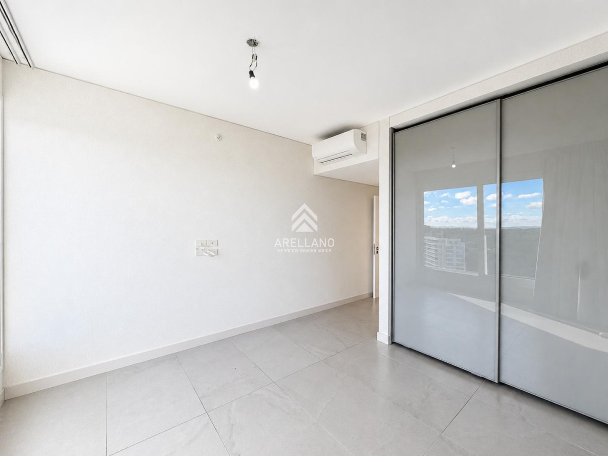 Apartamento ID.6354 - Venta apartamento 4 dormitorios  en suite en Le Parc III, Playa Brava Punta del Este.