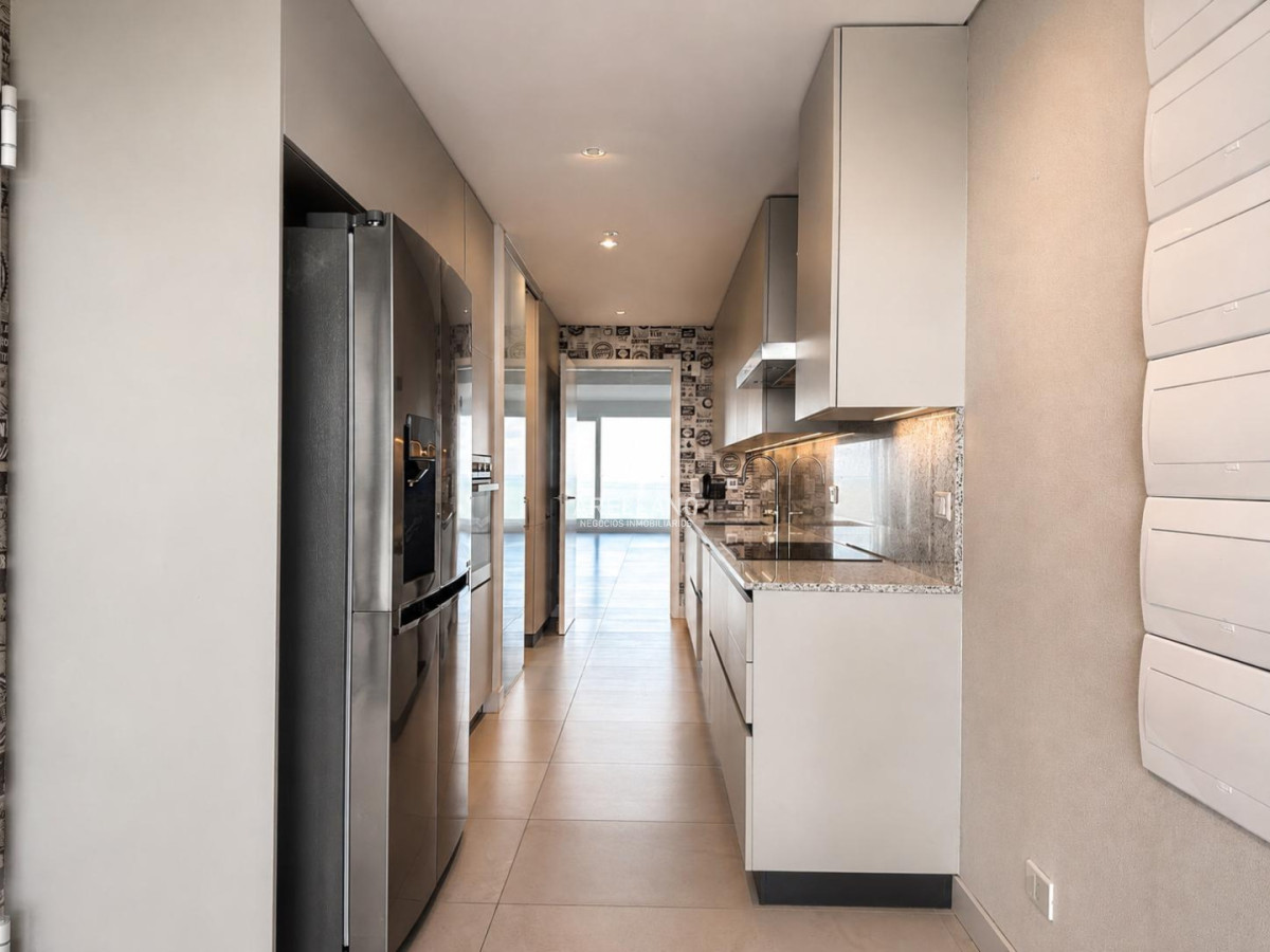 Apartamento ID.6354 - Venta apartamento 4 dormitorios  en suite en Le Parc III, Playa Brava Punta del Este.