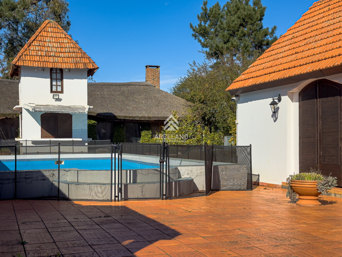 Casa ID.5305 - Venta casa 4 dormitorios en suite, Golf, Punta del Este 