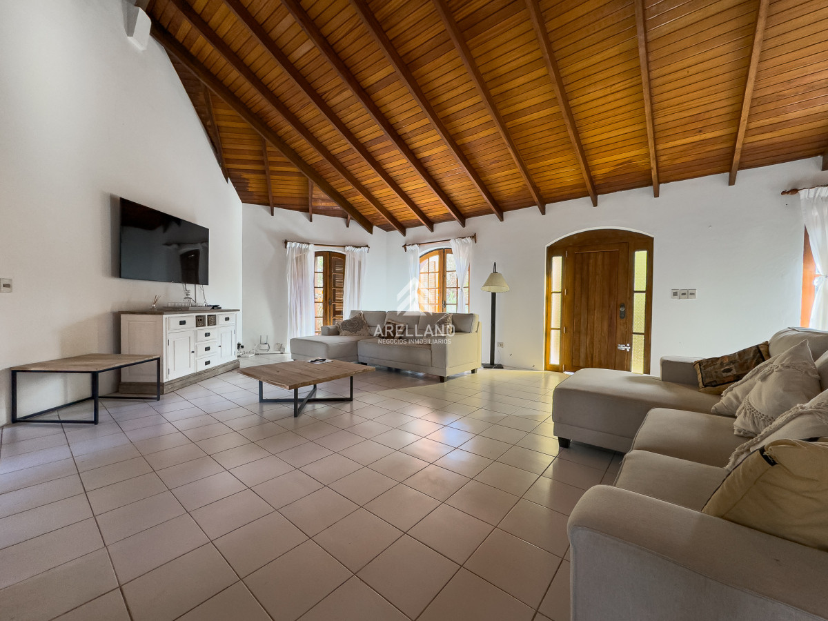 Casa ID.5305 - Venta casa 4 dormitorios en suite, Golf, Punta del Este 