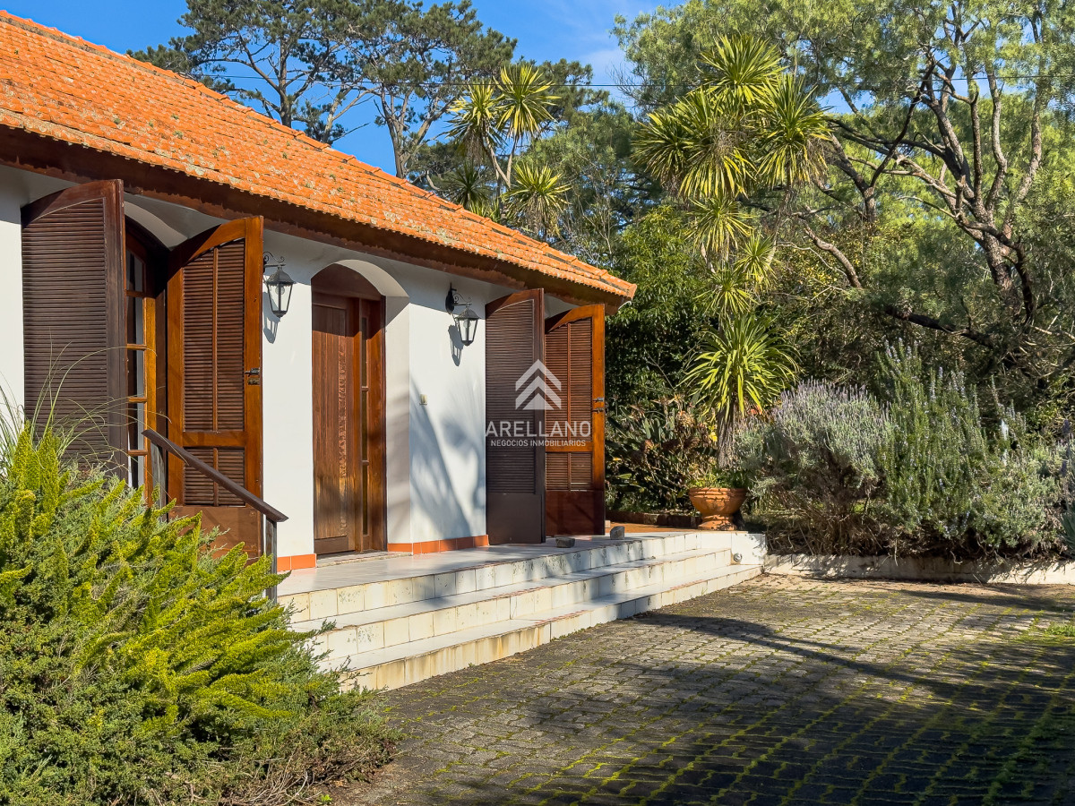 Casa ID.5305 - Venta casa 4 dormitorios en suite, Golf, Punta del Este 