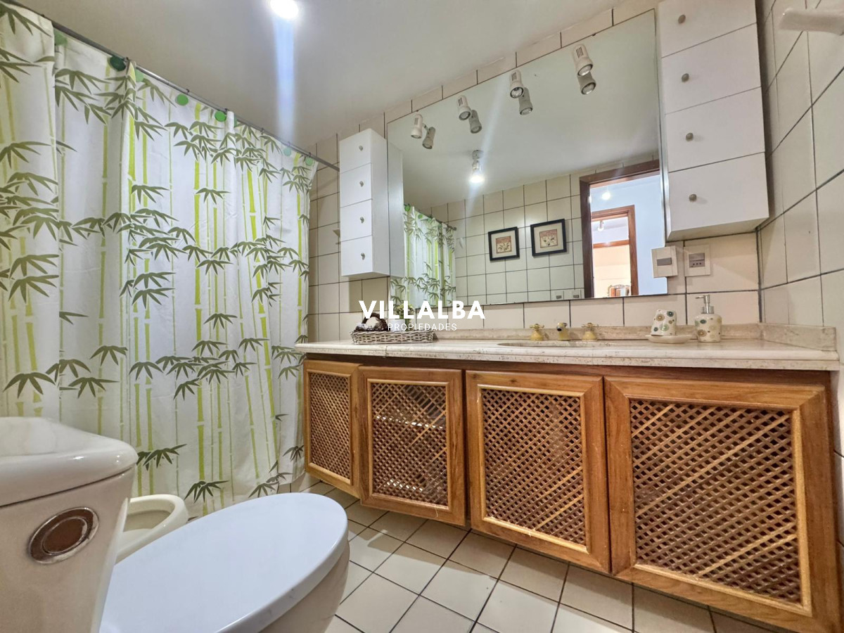 Apartamento ID.3817 - Venta apartamento 2 dormitorios en Playa Mansa, Punta del Este 