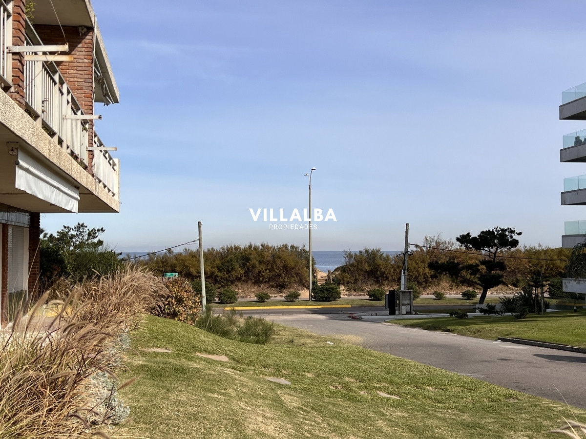 Apartamento ID.2301 - Venta apartamento 3 dormtiorios en Playa Mansa