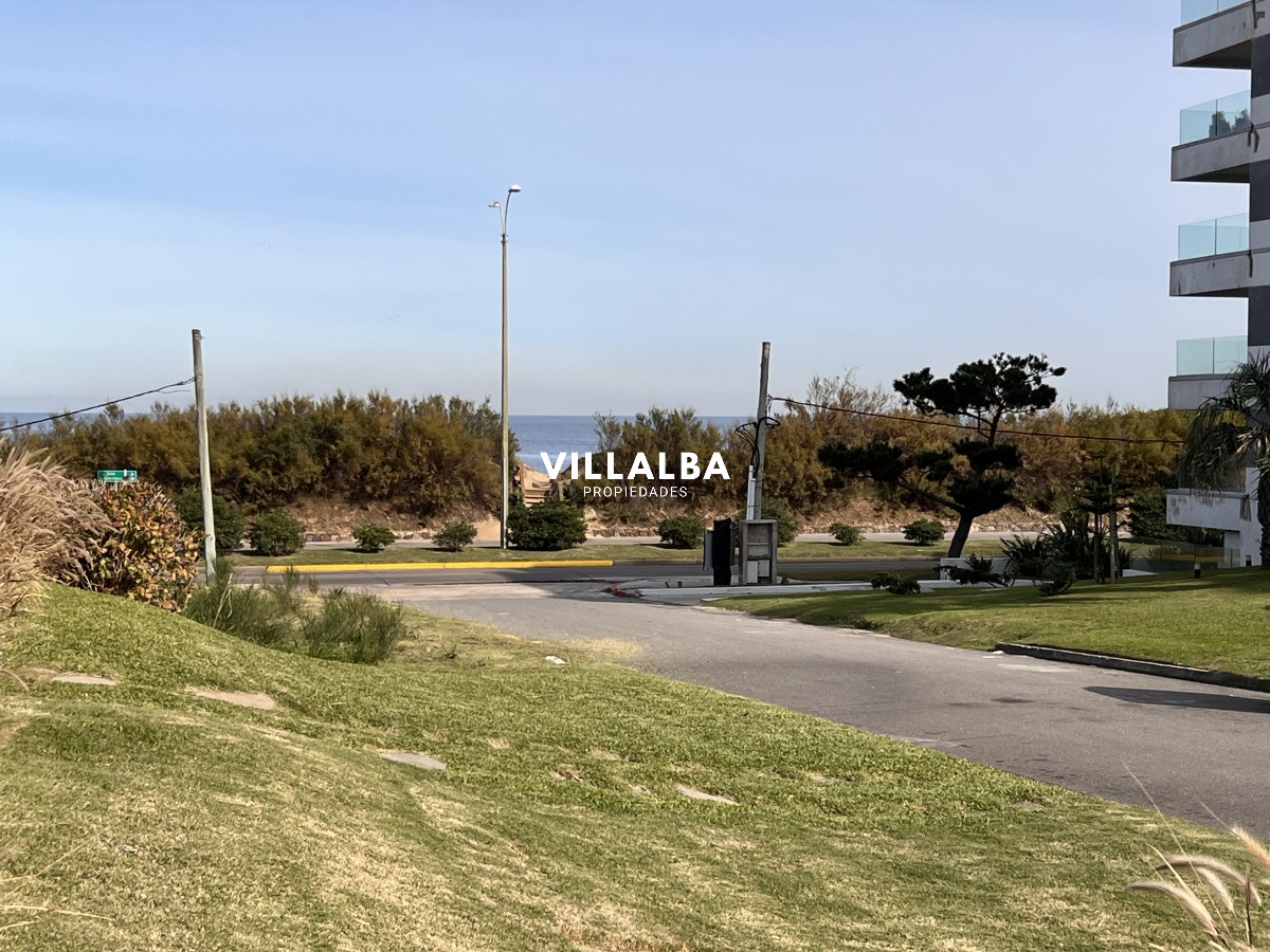 Apartamento ID.2301 - Venta apartamento 3 dormtiorios en Playa Mansa