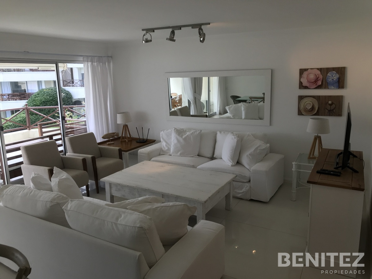 Apartamento ID.9656 - Venta apartamento en Manantiales 3 dormitorios  mas dependencia de servicio 