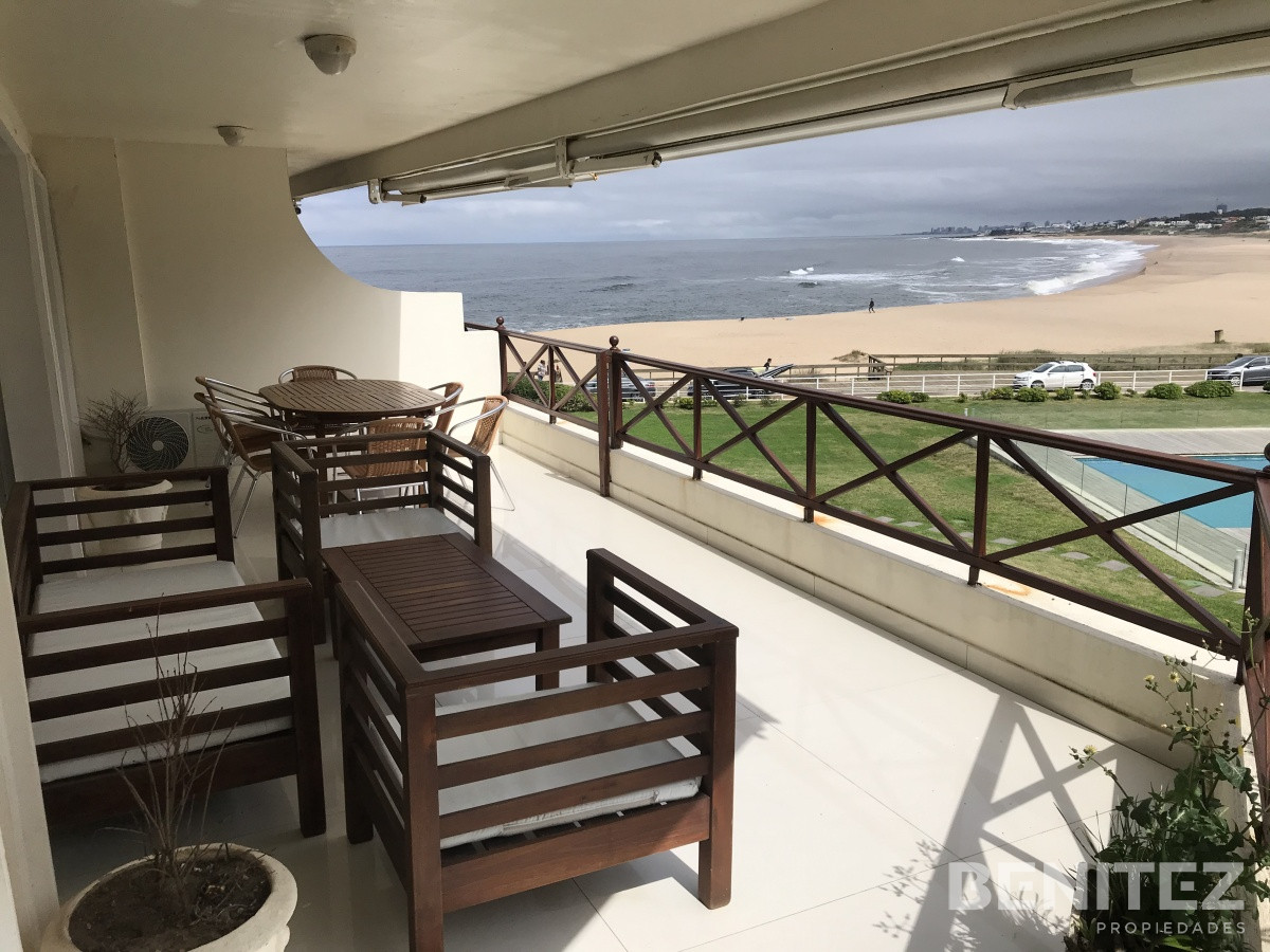 Apartamento ID.9656 - Venta apartamento en Manantiales 3 dormitorios  mas dependencia de servicio 