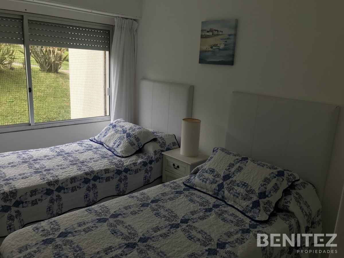 Apartamento ID.9656 - Venta apartamento en Manantiales 3 dormitorios  mas dependencia de servicio 