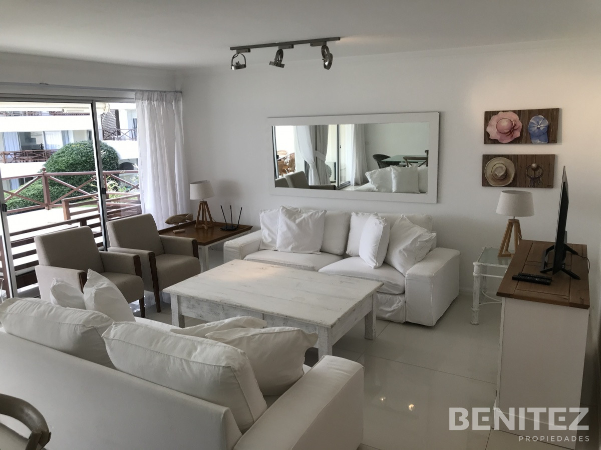 Apartamento ID.9656 - Venta apartamento en Manantiales 3 dormitorios  mas dependencia de servicio 