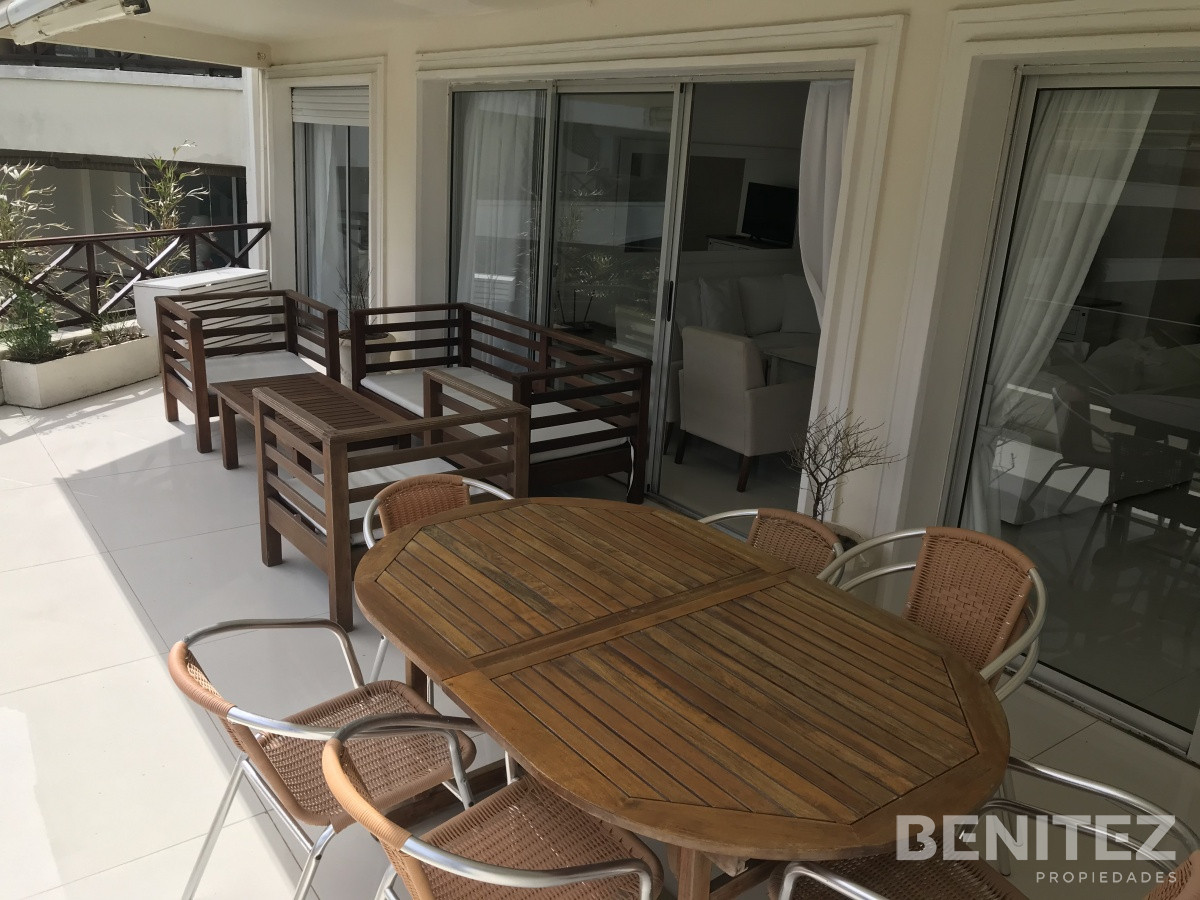 Apartamento ID.9656 - Venta apartamento en Manantiales 3 dormitorios  mas dependencia de servicio 