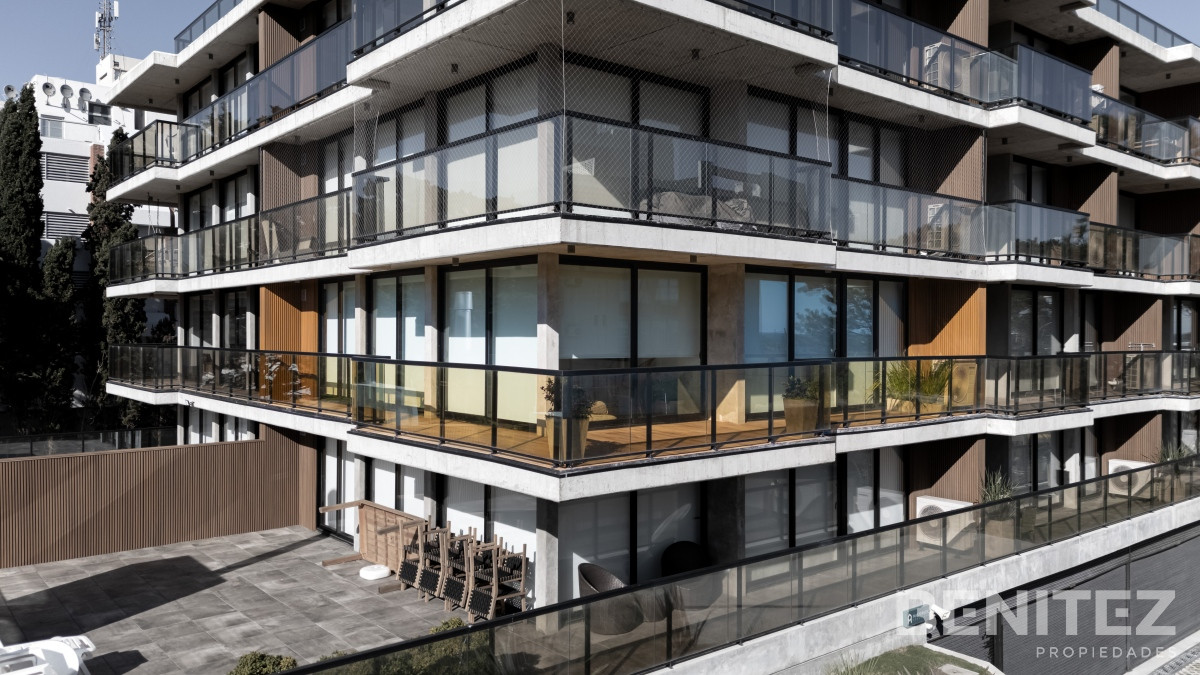 Apartamento ID.9641 - Venta apartamento 2 dormitorios en Playa Mansa, Punta del Este 