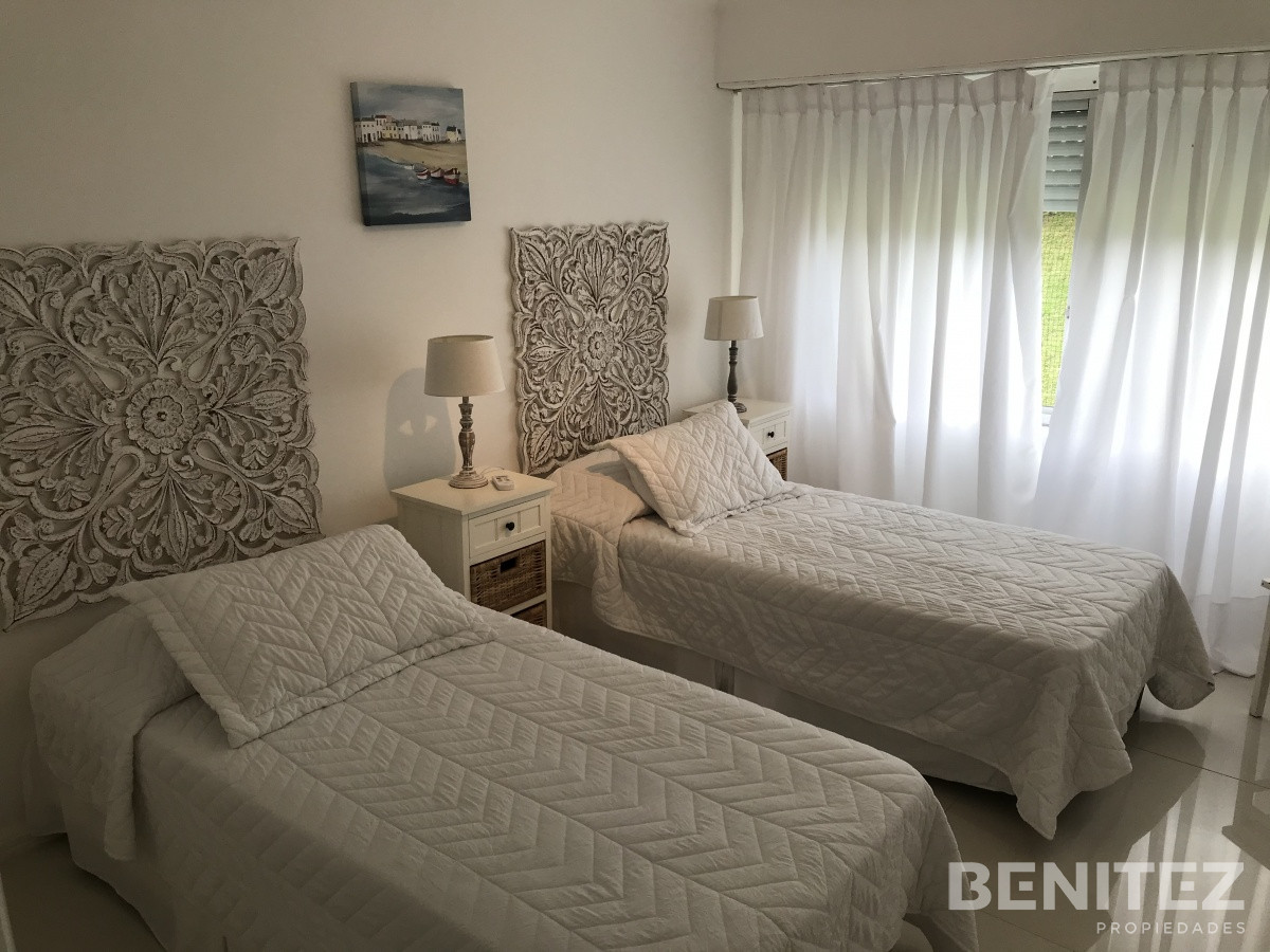 Apartamento ID.9656 - Venta apartamento en Manantiales 3 dormitorios  mas dependencia de servicio 