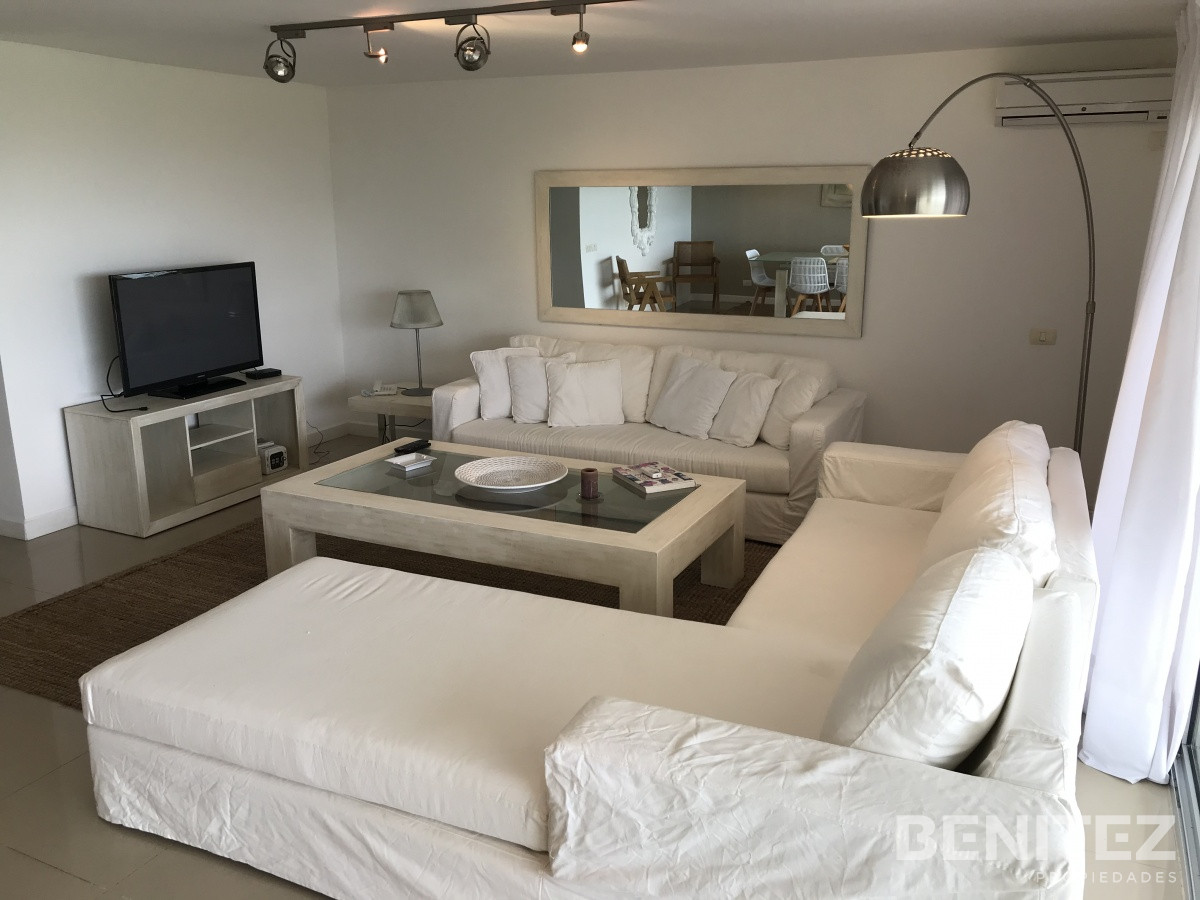Apartamento ID.9657 - Venta apartamento en Manantiales, 4 dormitoriosen suite
