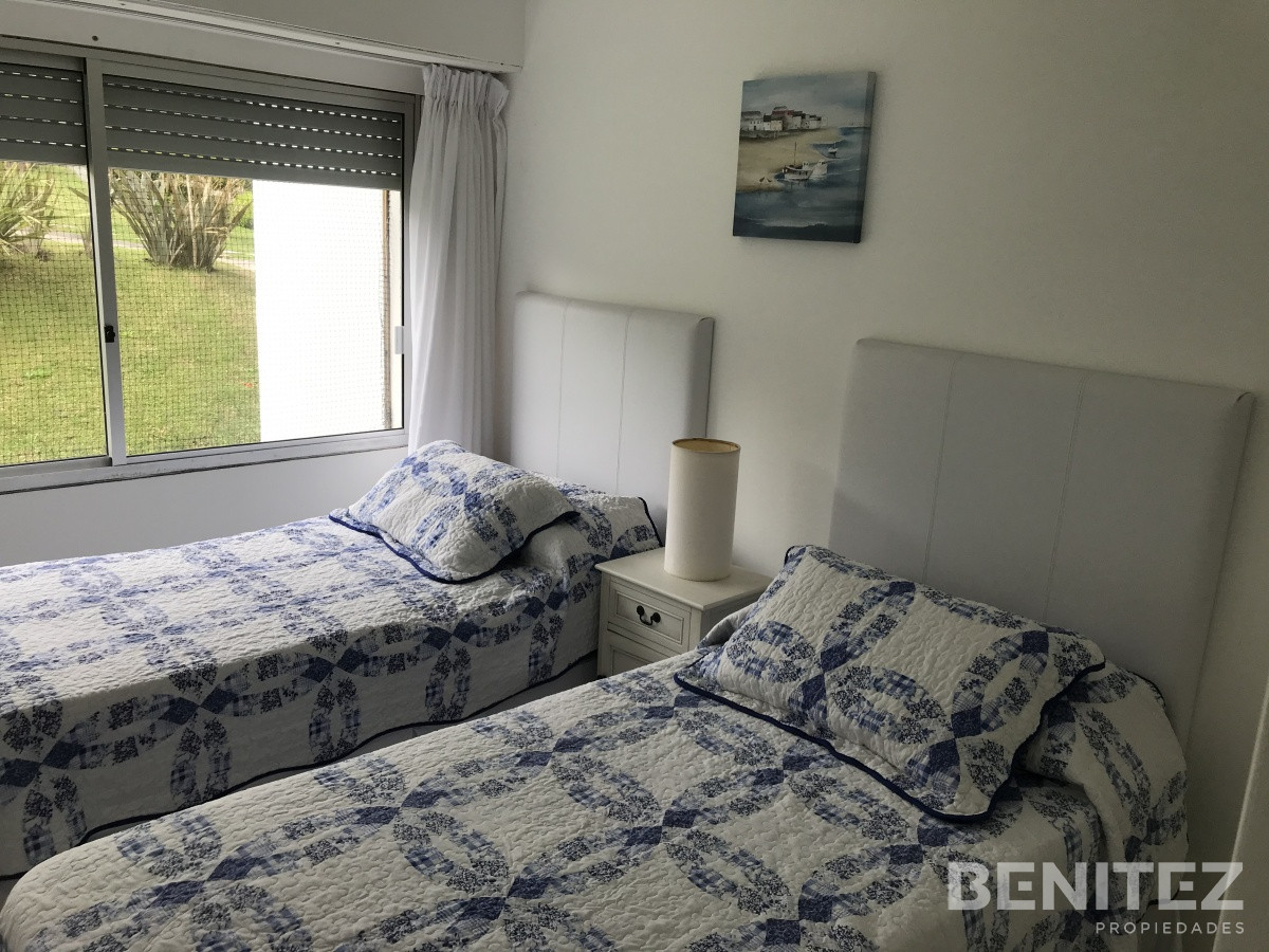 Apartamento ID.9656 - Venta apartamento en Manantiales 3 dormitorios  mas dependencia de servicio 