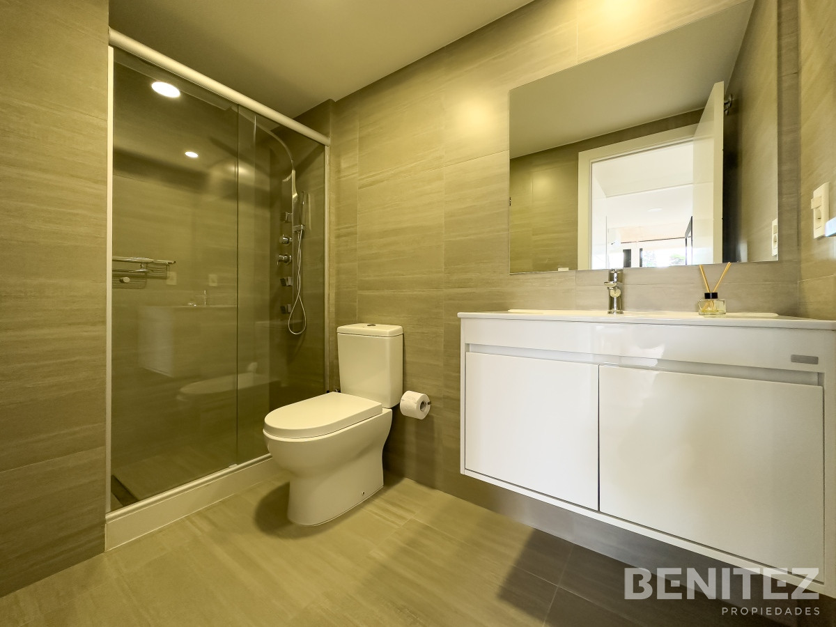 Apartamento ID.9641 - Venta apartamento 2 dormitorios en Playa Mansa, Punta del Este 