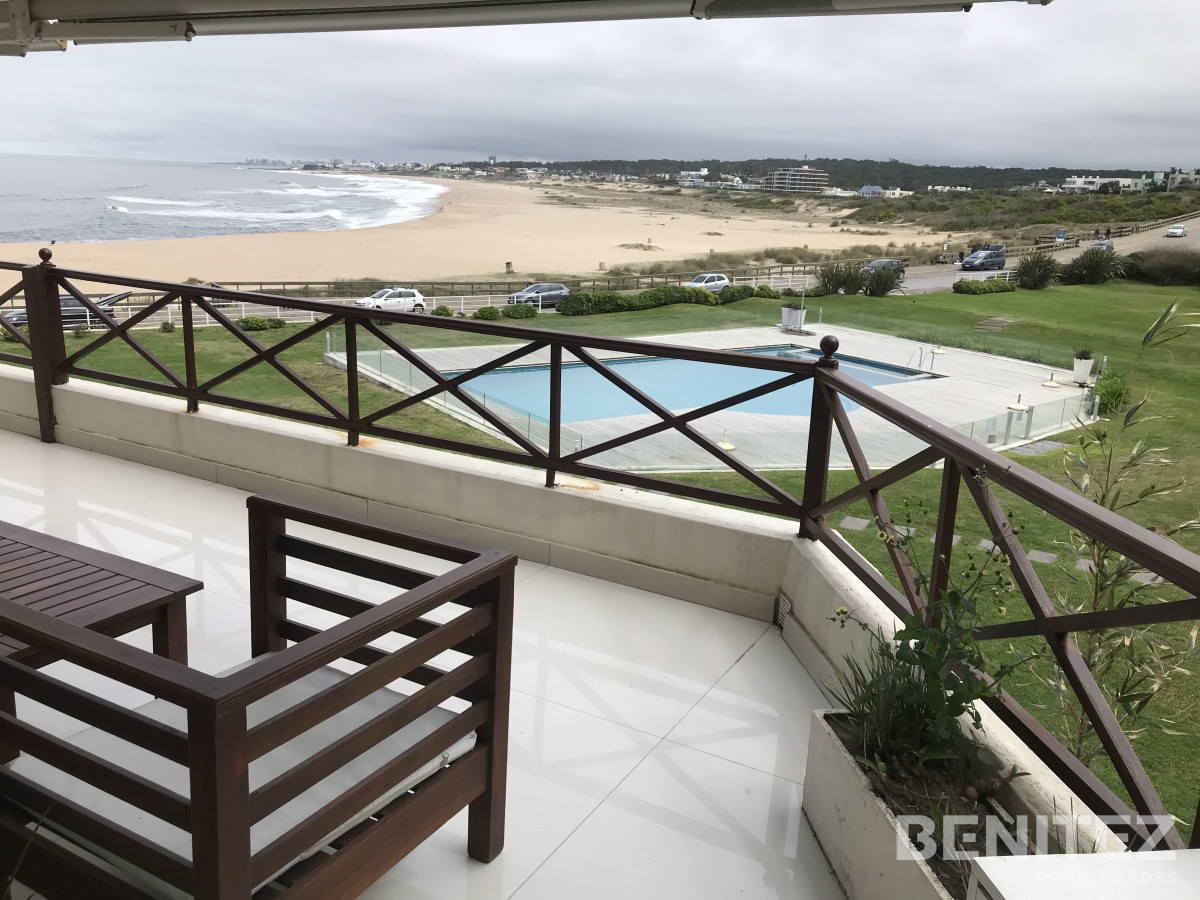 Apartamento ID.9656 - Venta apartamento en Manantiales 3 dormitorios  mas dependencia de servicio 