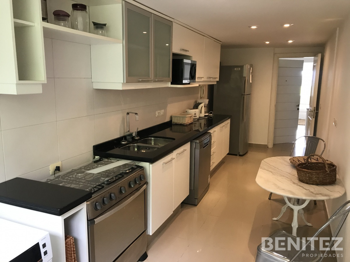 Apartamento ID.9657 - Venta apartamento en Manantiales, 4 dormitoriosen suite