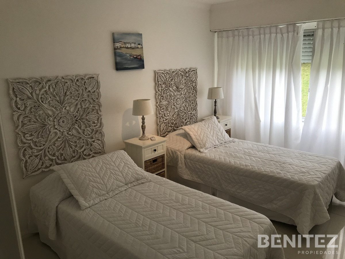 Apartamento ID.9656 - Venta apartamento en Manantiales 3 dormitorios  mas dependencia de servicio 