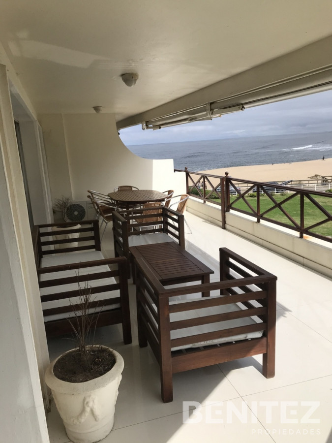 Apartamento ID.9656 - Venta apartamento en Manantiales 3 dormitorios  mas dependencia de servicio 