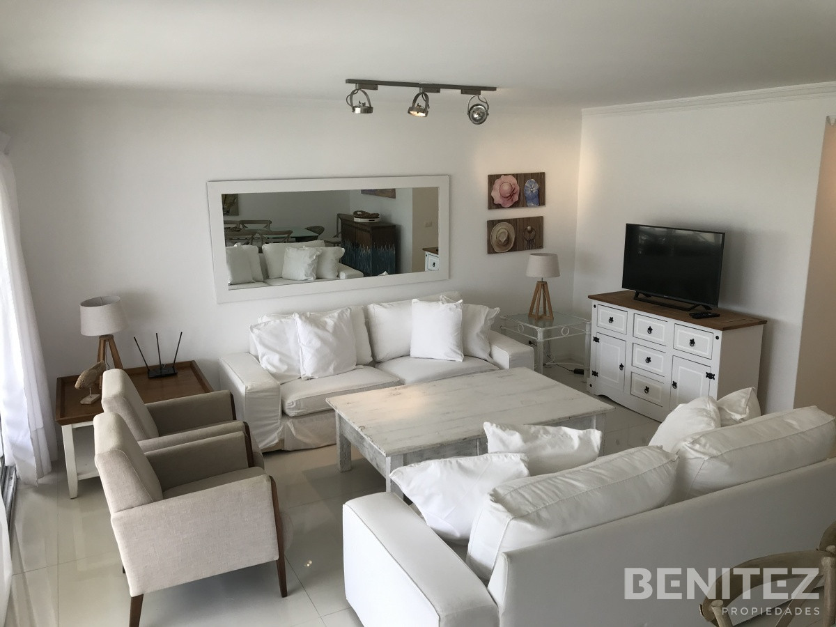 Apartamento ID.9656 - Venta apartamento en Manantiales 3 dormitorios  mas dependencia de servicio 