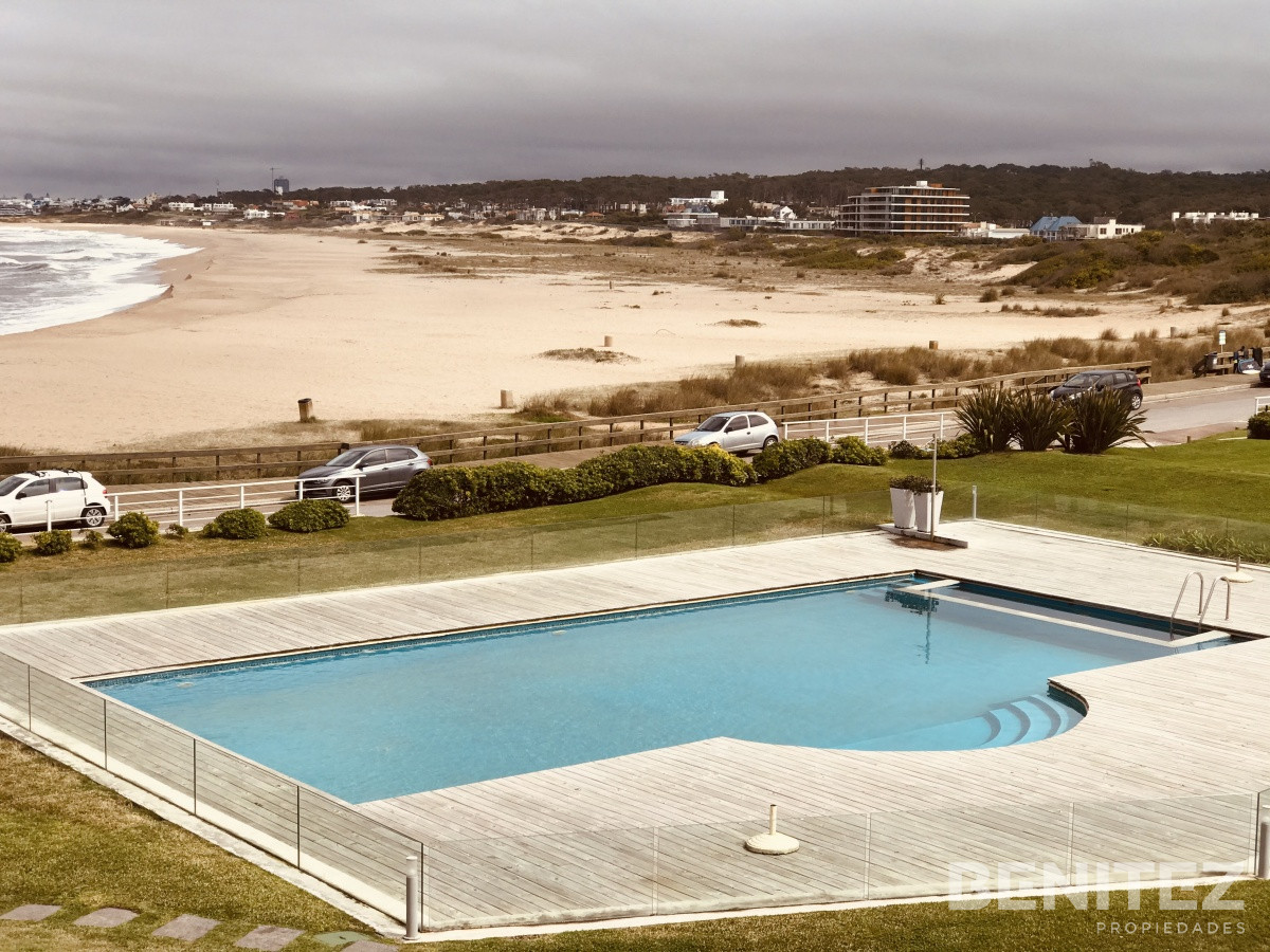 Apartamento ID.9656 - Venta apartamento en Manantiales 3 dormitorios  mas dependencia de servicio 