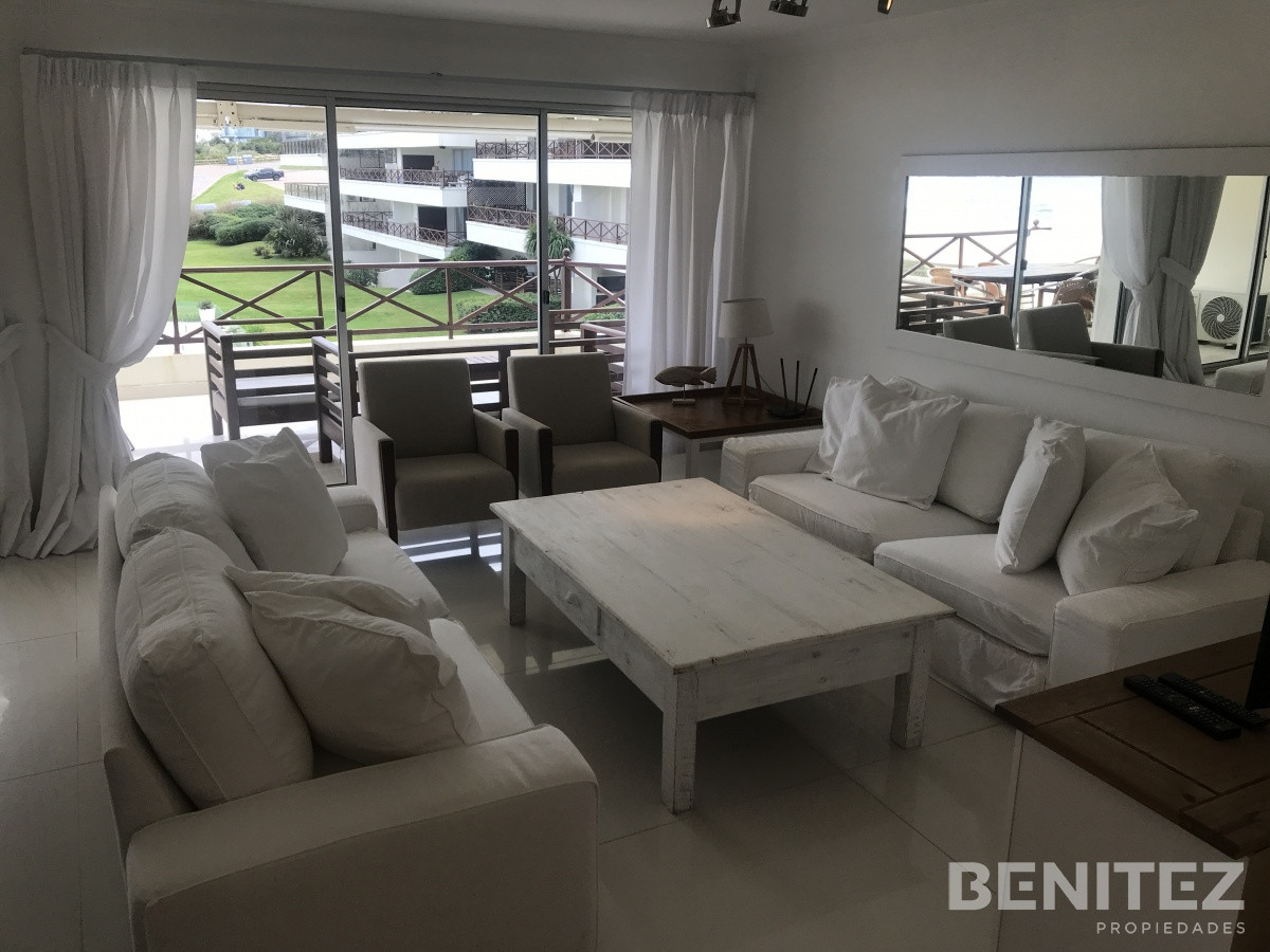 Apartamento ID.9656 - Venta apartamento en Manantiales 3 dormitorios  mas dependencia de servicio 