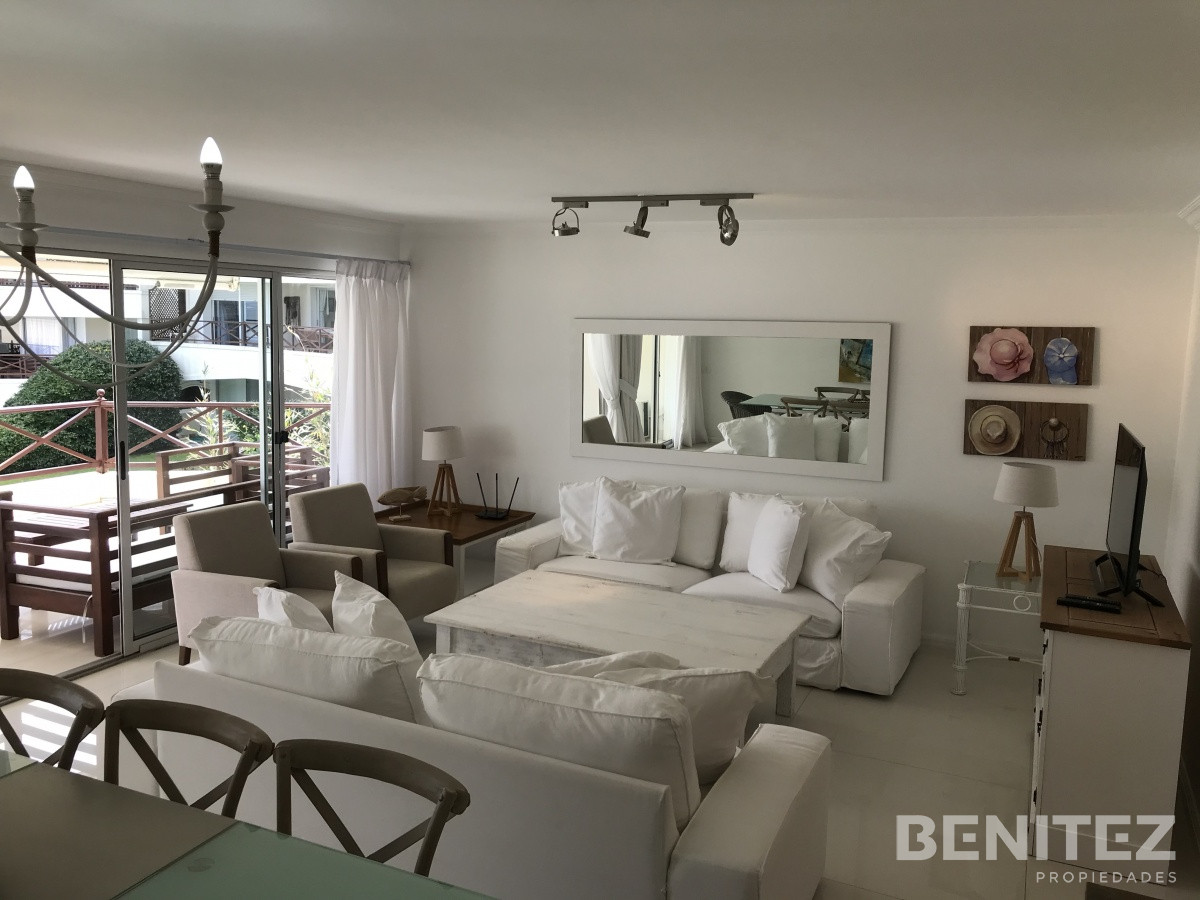 Apartamento ID.9656 - Venta apartamento en Manantiales 3 dormitorios  mas dependencia de servicio 