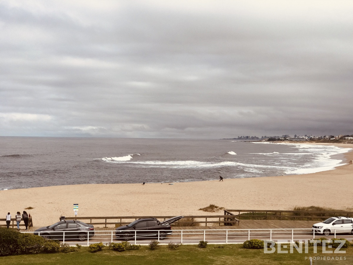 Apartamento ID.9656 - Venta apartamento en Manantiales 3 dormitorios  mas dependencia de servicio 