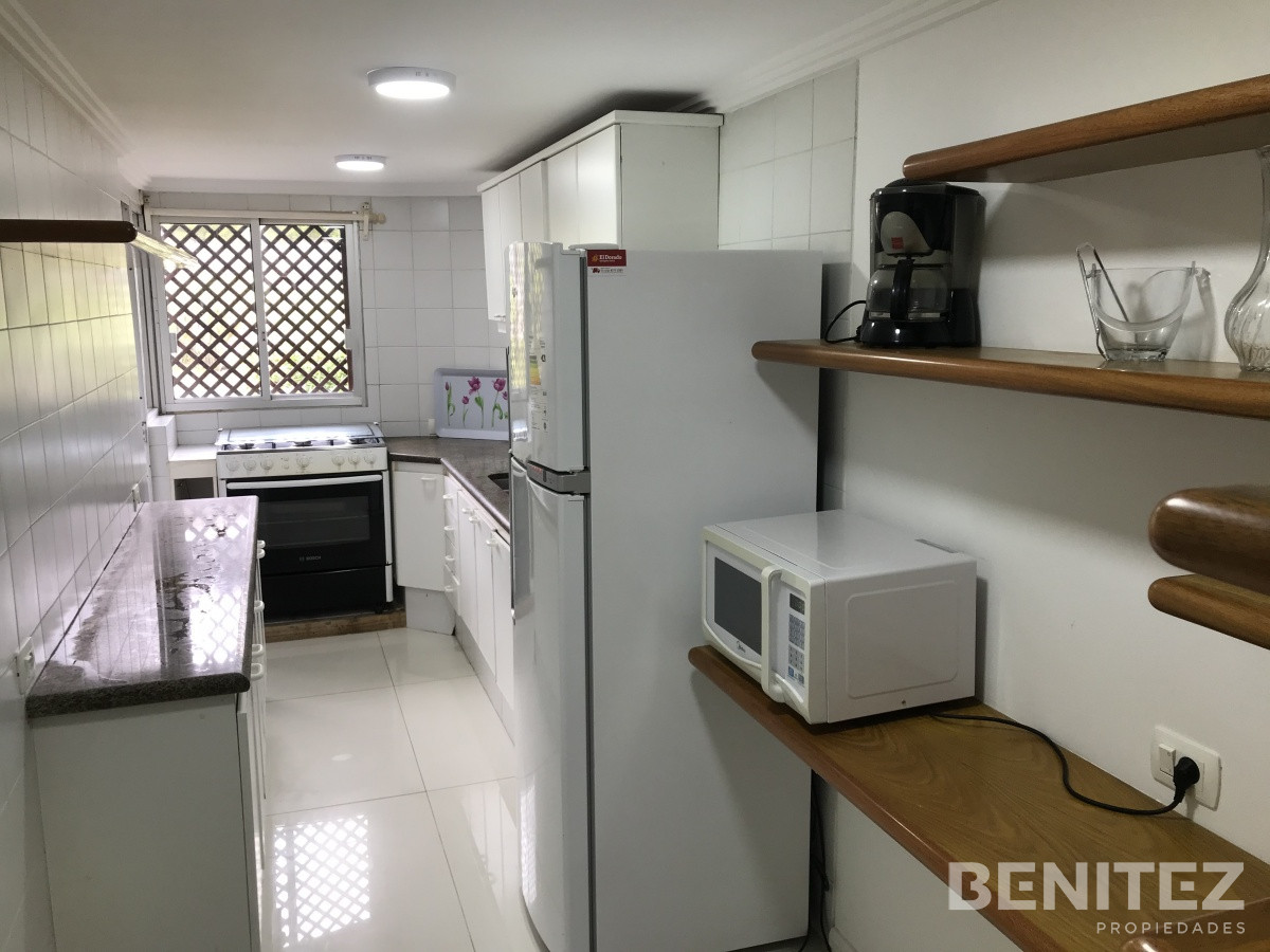 Apartamento ID.9656 - Venta apartamento en Manantiales 3 dormitorios  mas dependencia de servicio 